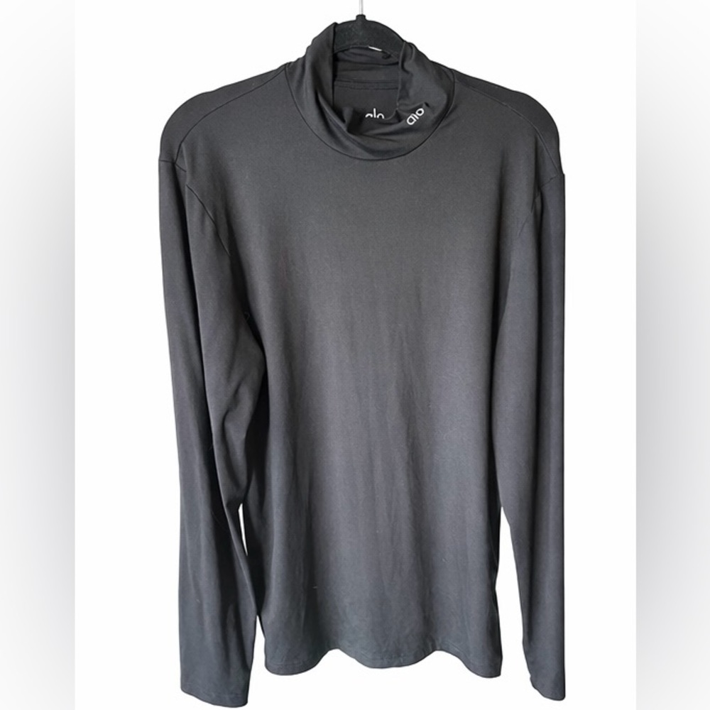 ALO Yoga Men's Black Turtleneck Sweater